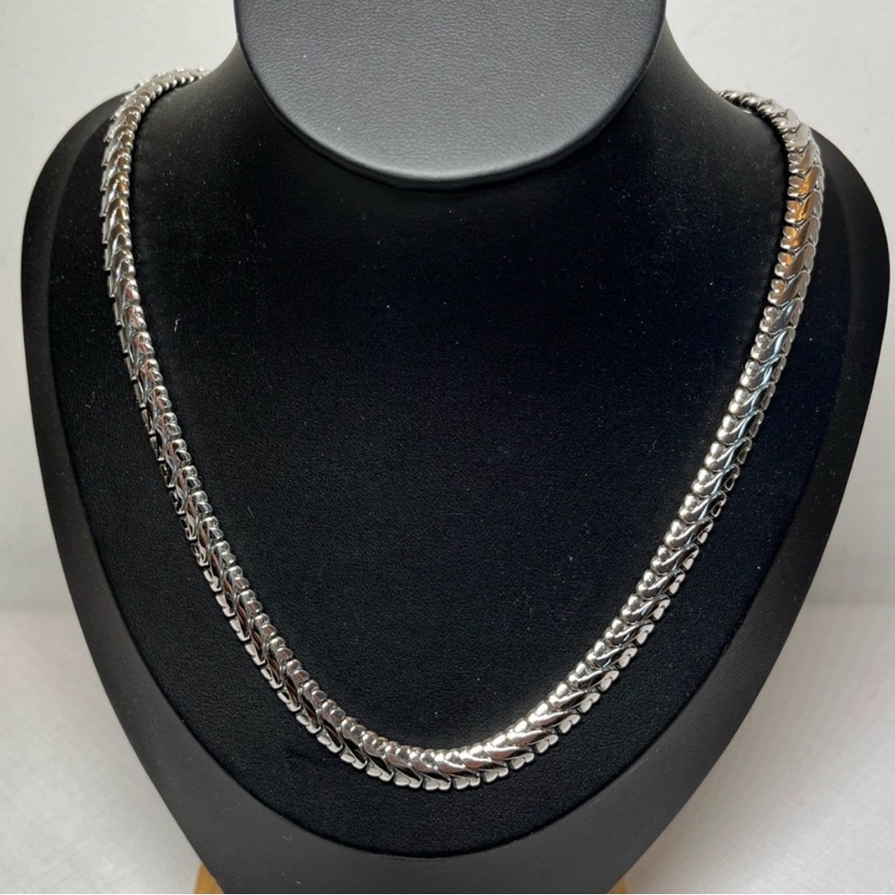 Vintage MONET Silver Necklace. UNIQUE “s” Style link. 17”
